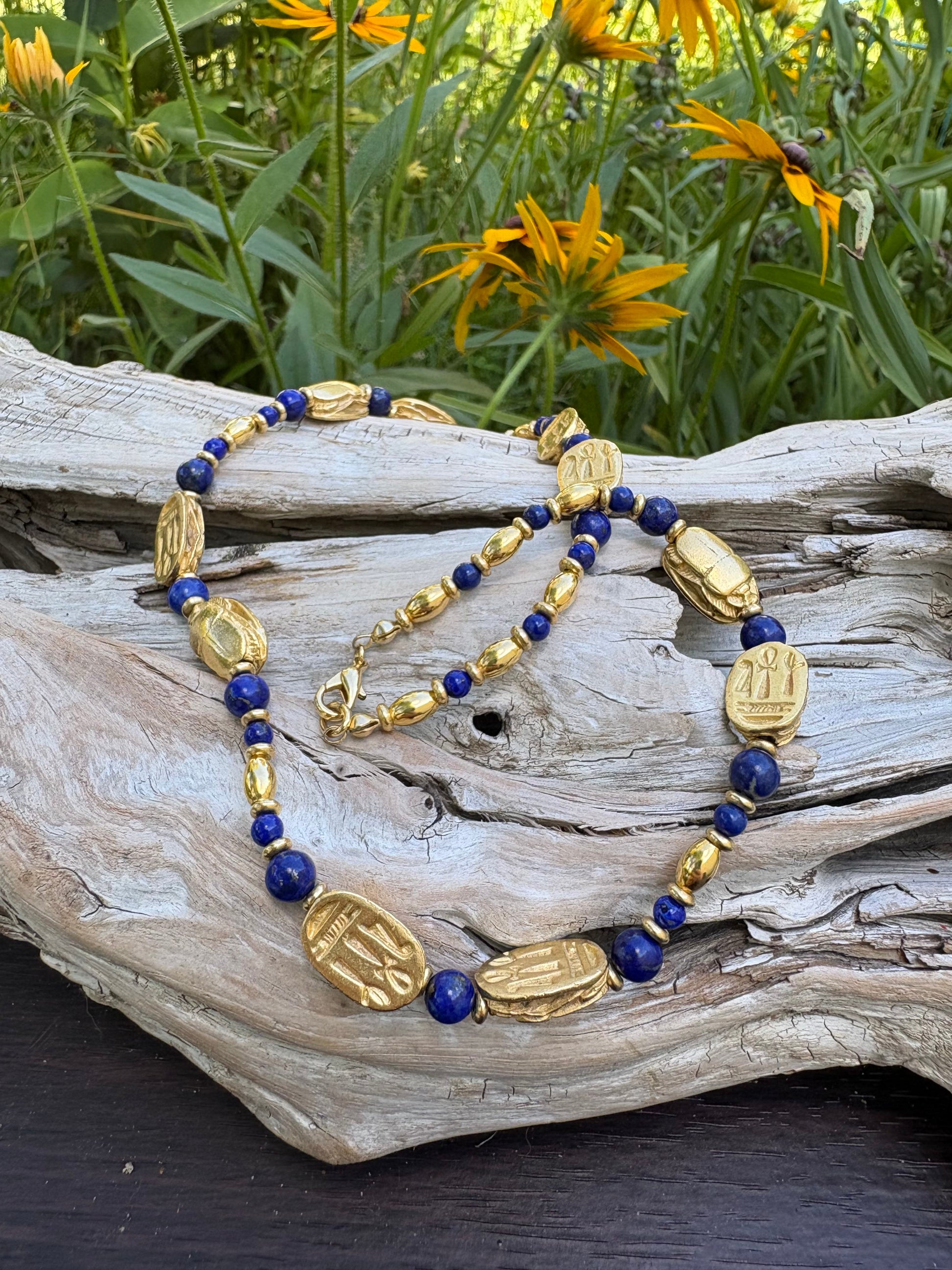 Beautiful vintage necklace from Dirty30Vintage. Authentic vintage jewelry with character & style. Timeless vintage jewelry pieces!
