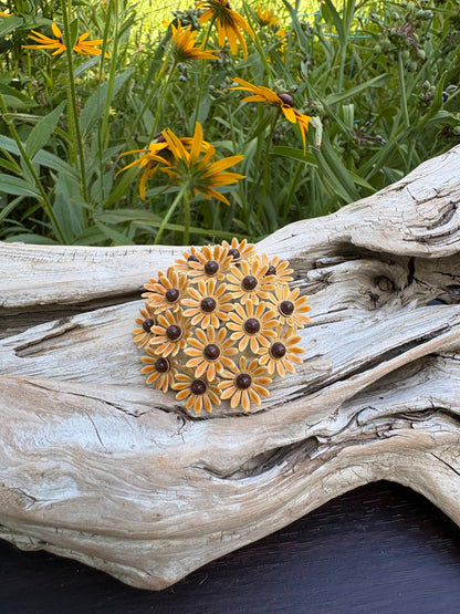 Stunning vintage brooch from Dirty30Vintage. Authentic vintage jewelry with character & style. Perfect vintage accessory with fast shipping!