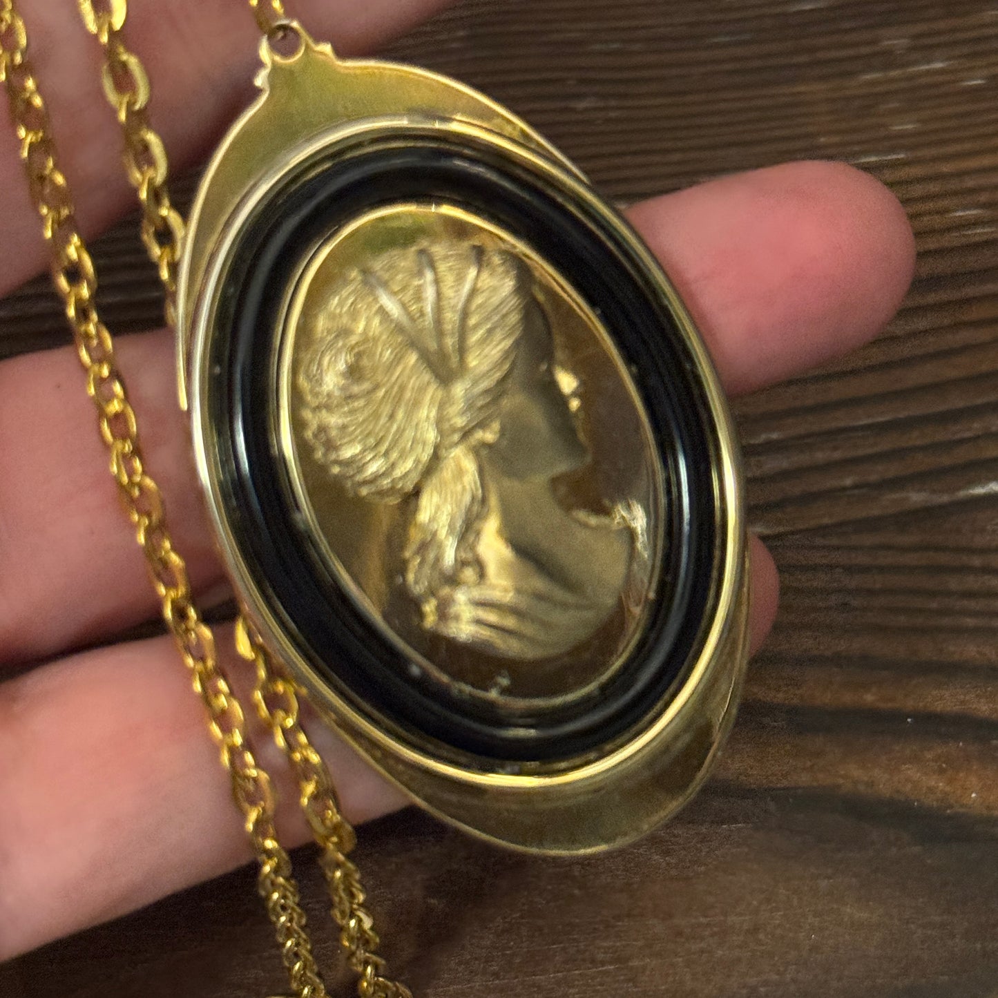 Vintage Avon Cameo Pendant Necklace Black Gold Roman Profile
