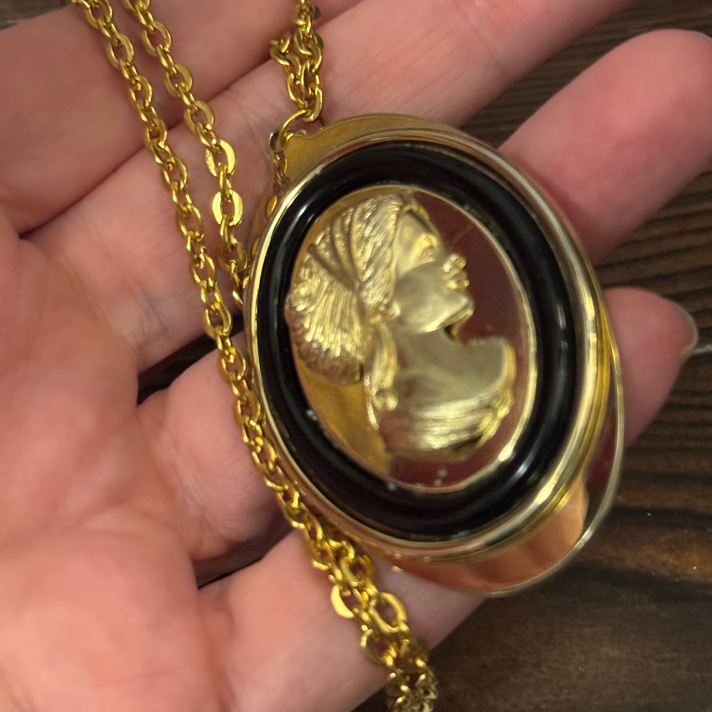 Vintage Avon Cameo Pendant Necklace Black Gold Roman Profile