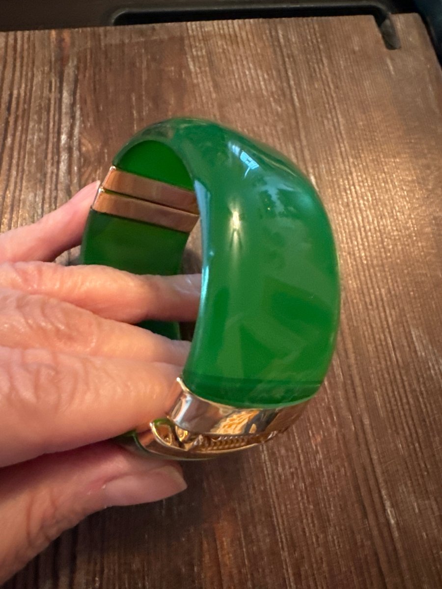 Green Plastic Bangle Bracelet - Dirty30 Vintage