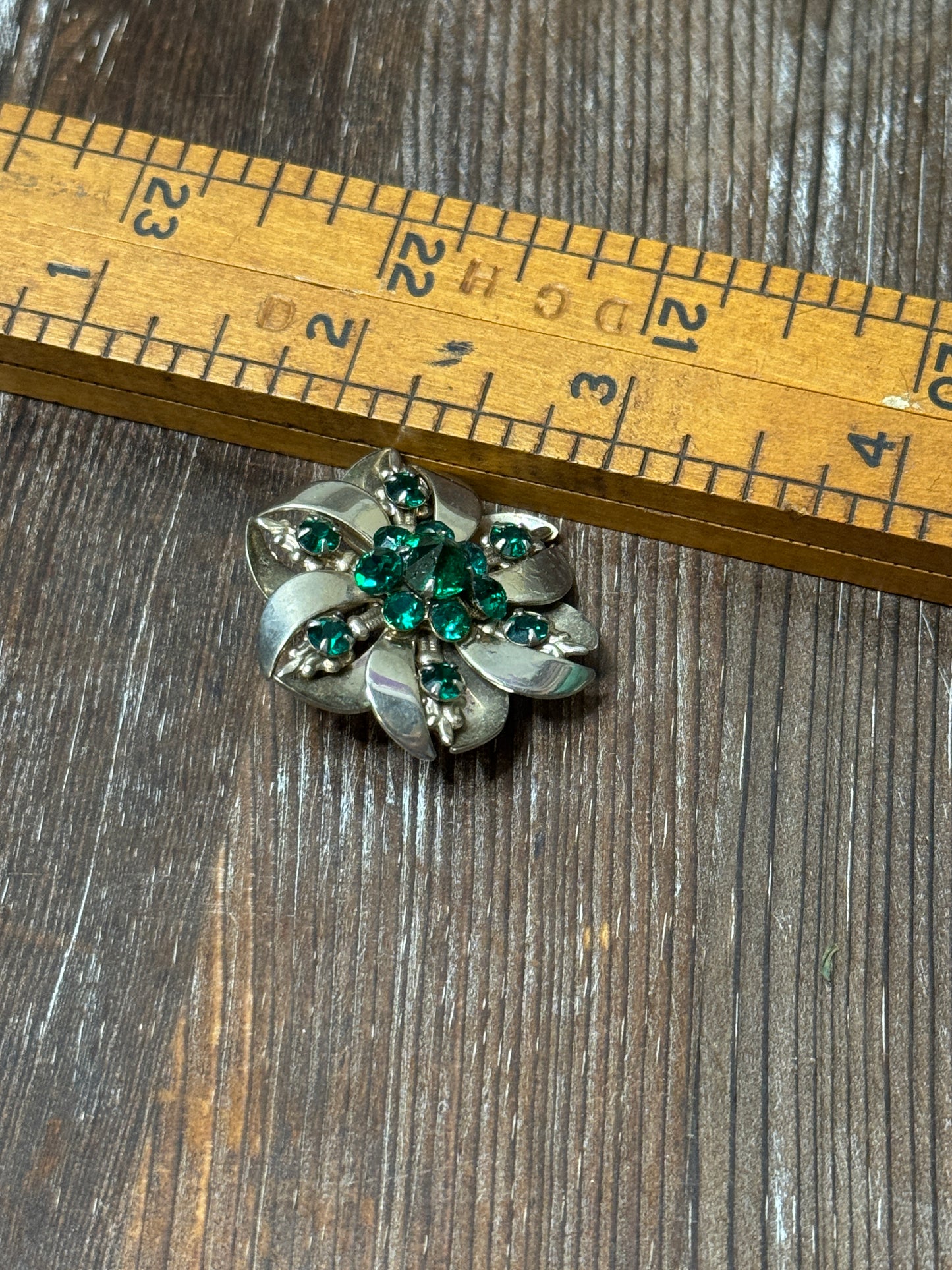 1940s Green Glass Floral Brooch - Very Good Condition
