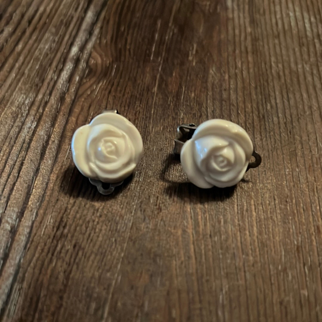 Vintage Carved Flower Earring