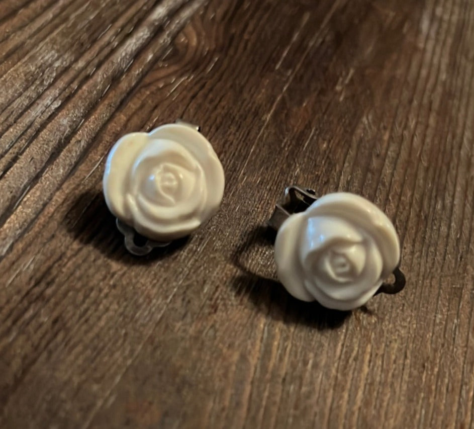 Vintage Carved Flower Earring