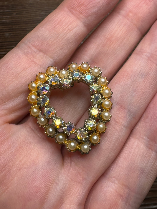 Vintage Pearl Aurora Borealis Rhinestone Wreath Brooch Pin Circle