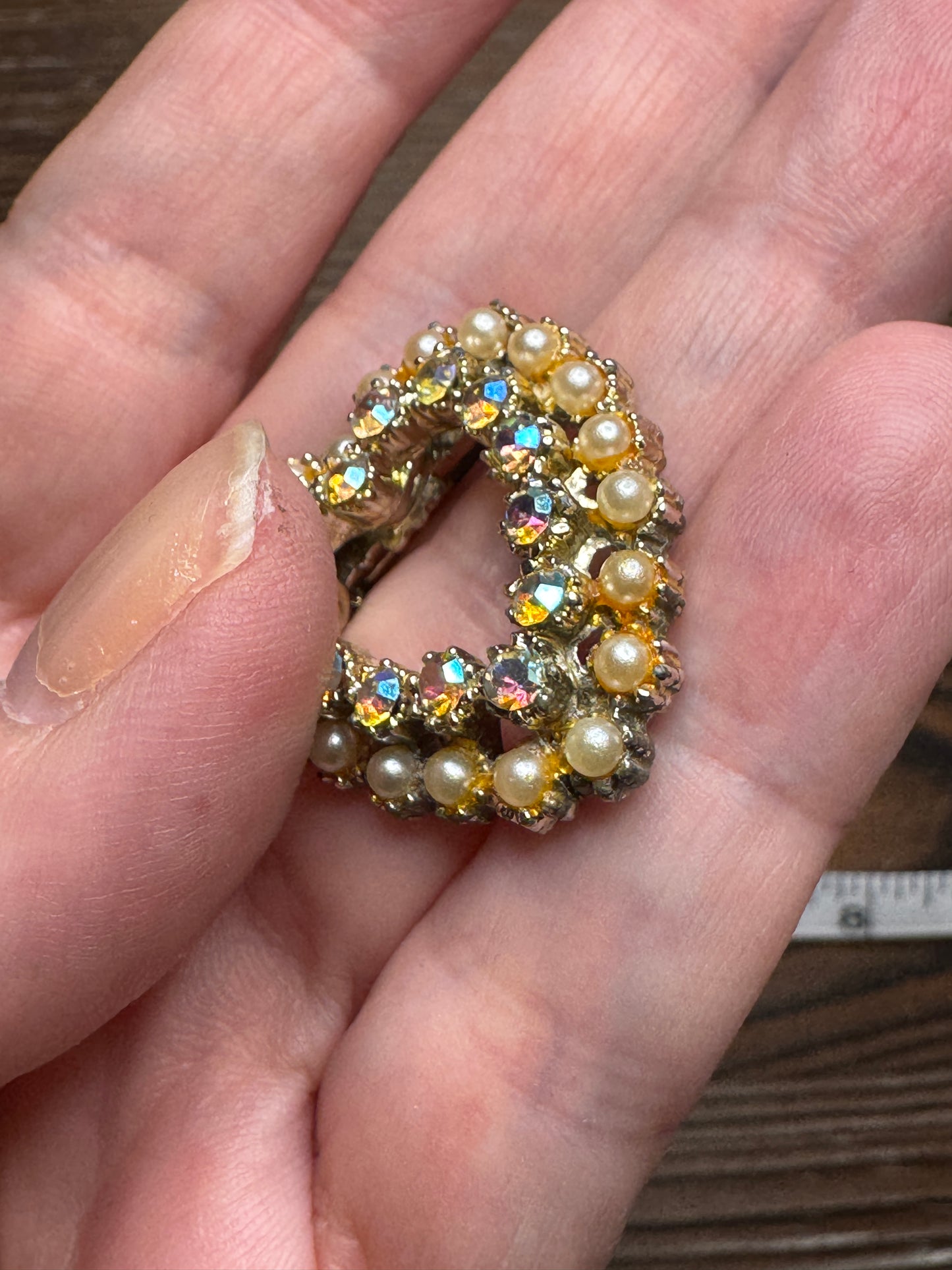 Vintage Pearl Aurora Borealis Rhinestone Wreath Brooch Pin Circle