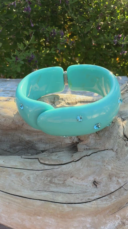 Vintage Turqoise Plastic Clamper Braclet