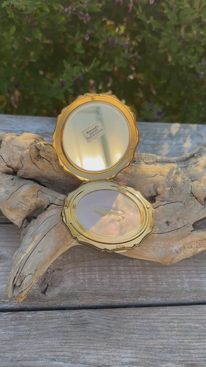 Stratton 1960/70s Gold Compact with Velvet Puff – Vintage Glamour