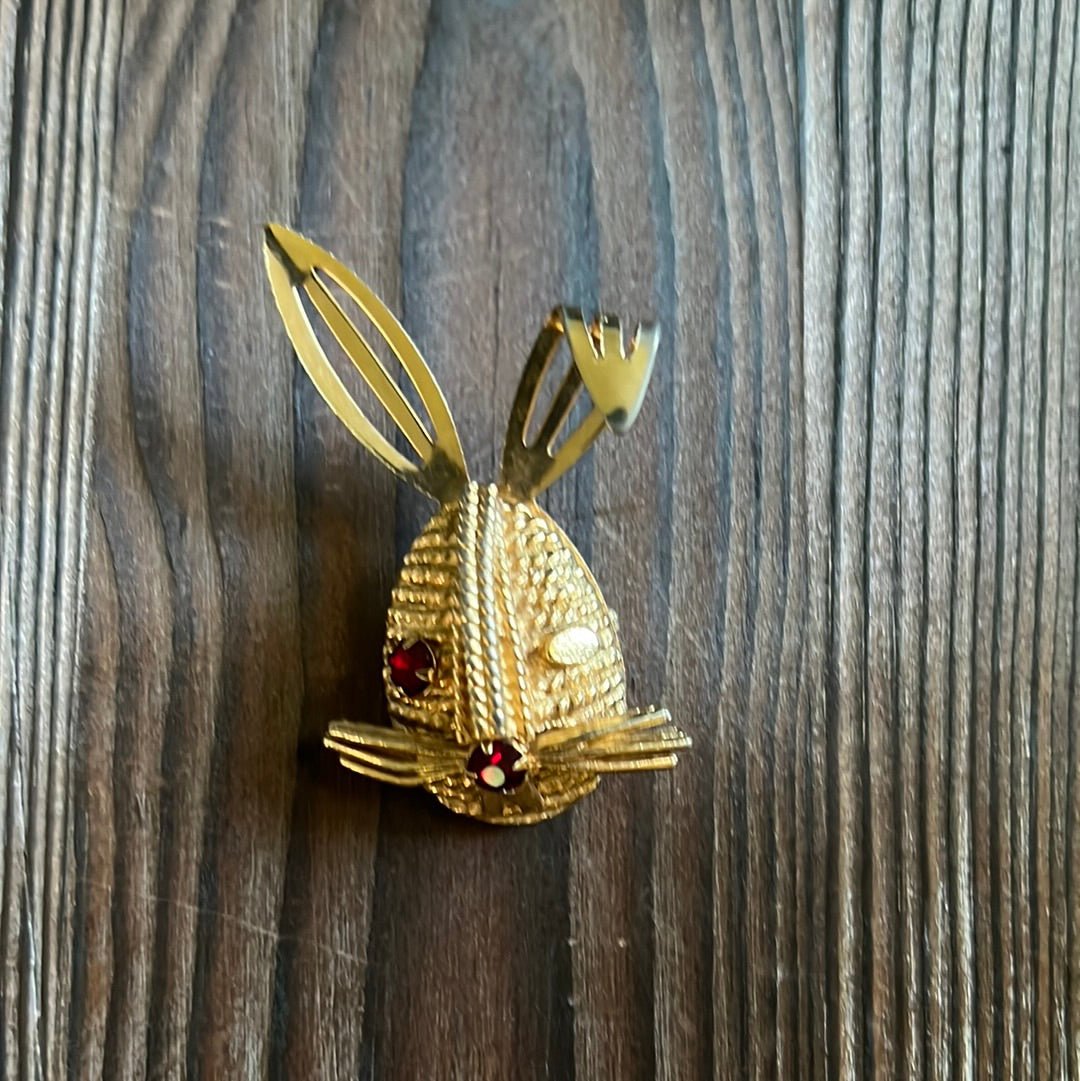 Sarah Coventry Bunny Brooch - Dirty30 Vintage