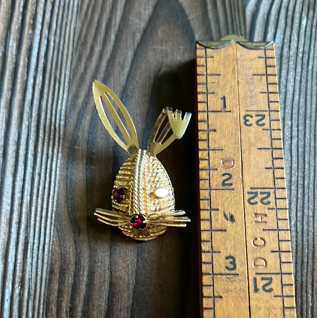 Sarah Coventry Bunny Brooch - Dirty30 Vintage