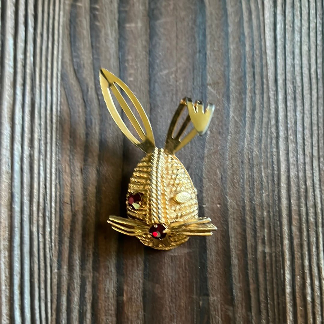 Sarah Coventry Bunny Brooch - Dirty30 Vintage