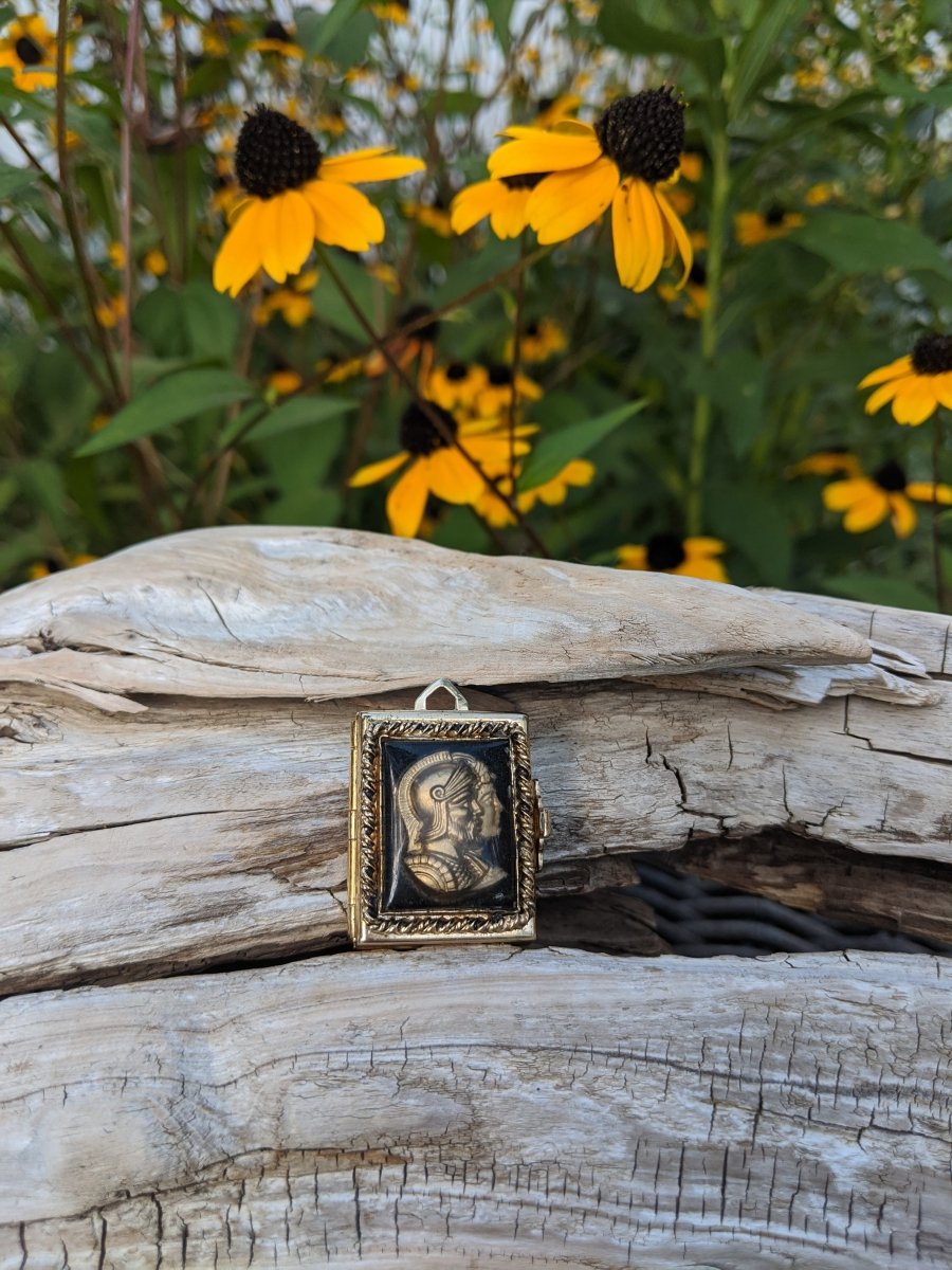 Vintage Locket - Expandable - Dirty30 Vintage