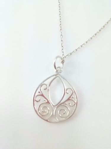 Sterling Silver Necklace & 925 Pendant Delicate Design Women's Jewelry - Dirty 30 Vintage | Vintage Clothing, Vintage Jewelry, Vintage Accessories