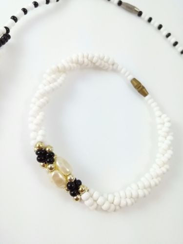 Vintage Necklace & Bracelet Set Black White Twisted Beaded w/ Pearl Accent - Dirty 30 Vintage | Vintage Clothing, Vintage Jewelry, Vintage Accessories
