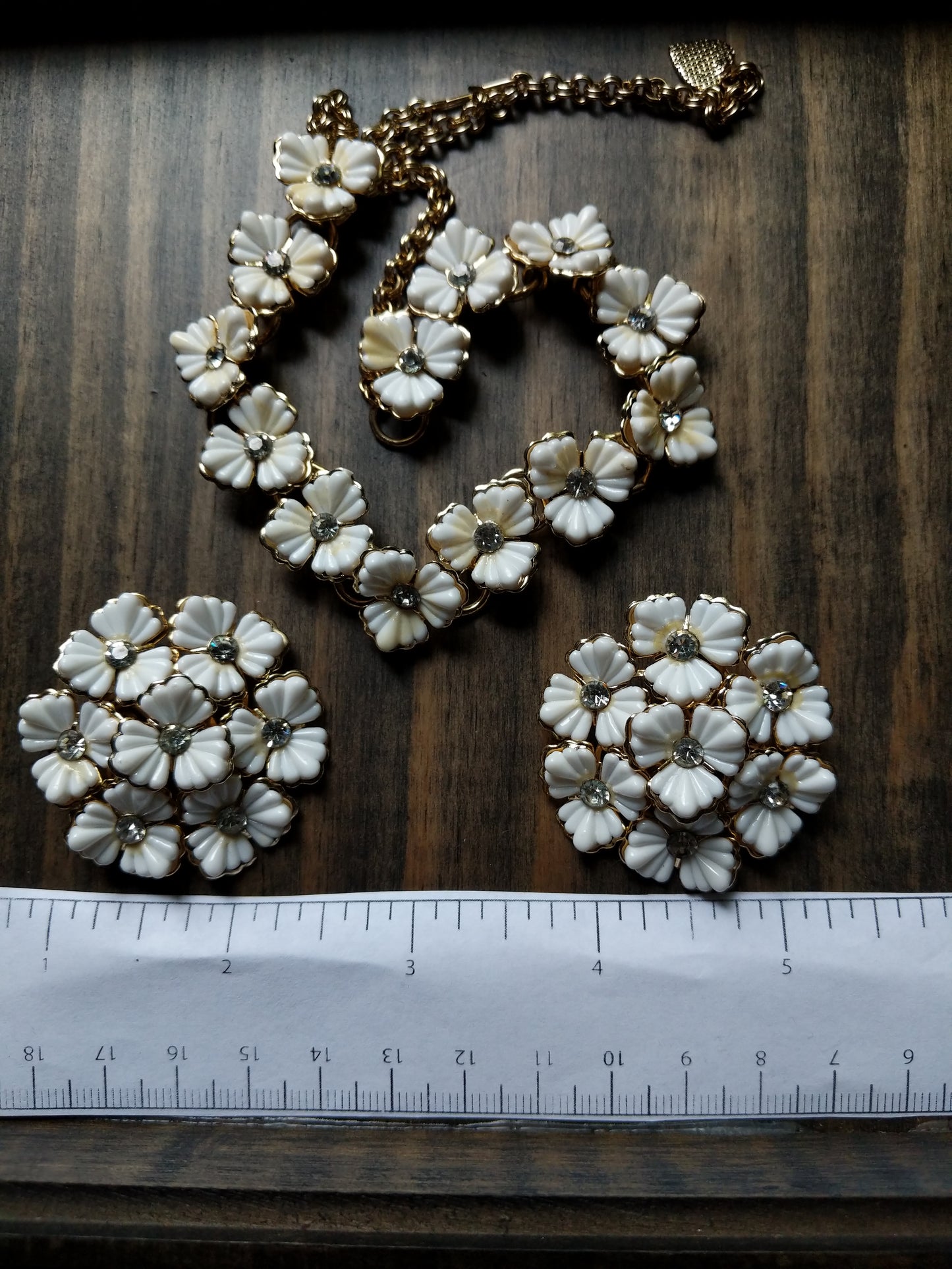 Vintage Necklace white Flowers & Earring Set