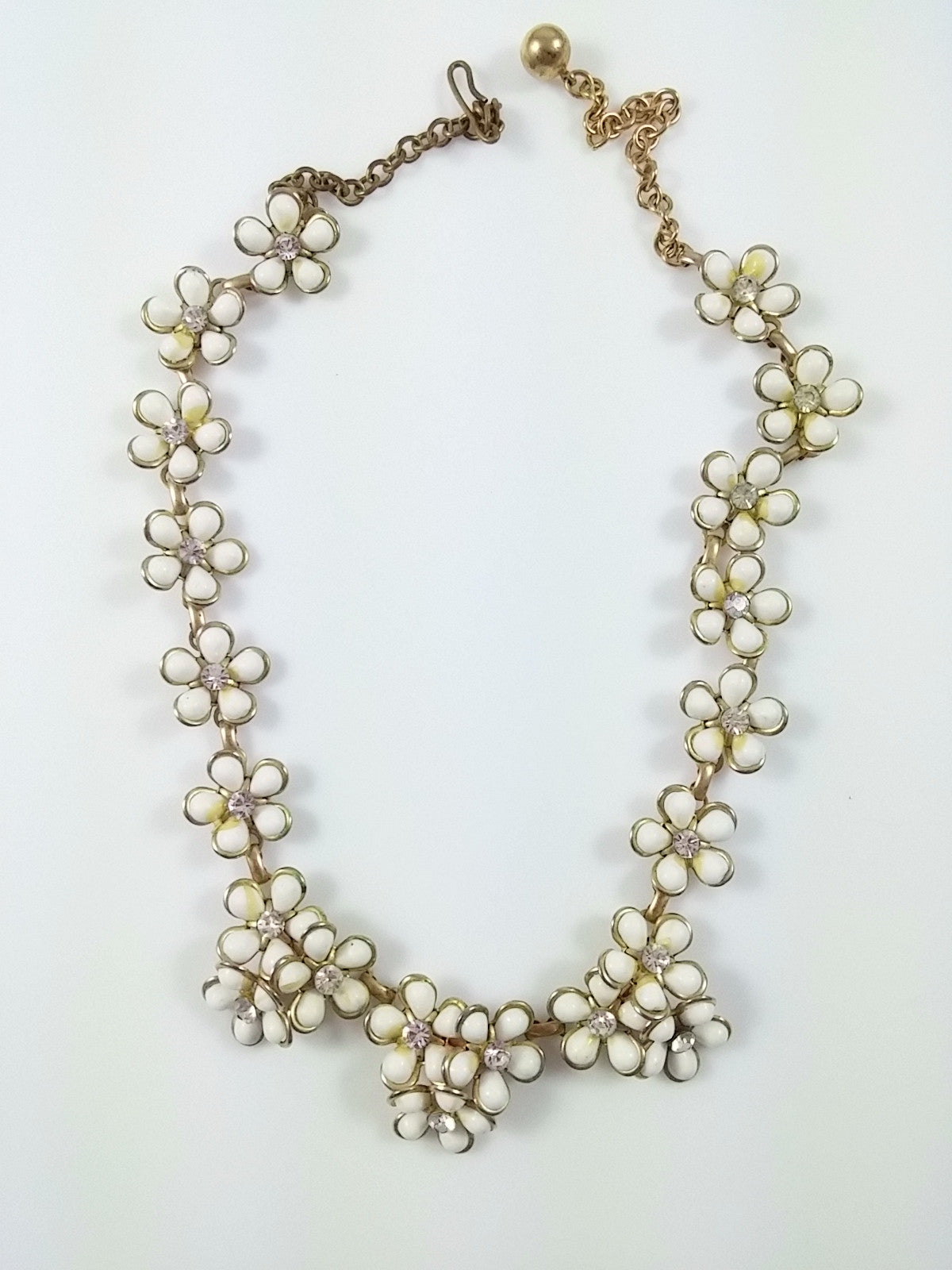 Vintage Floral Necklace Clusters of White Enamel Flowers w/ adjustable clasp - Dirty 30 Vintage | Vintage Clothing, Vintage Jewelry, Vintage Accessories