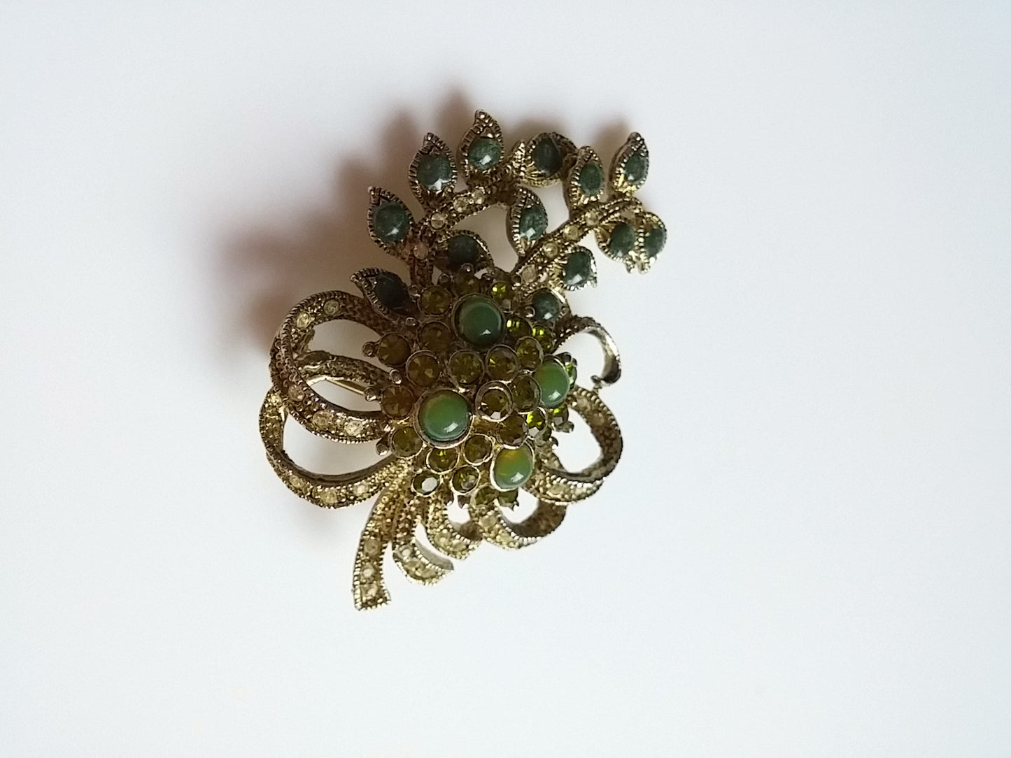 Vintage Bouquet Brooch Gold Tone w/ Green and Peridot Colored Stones - Dirty 30 Vintage | Vintage Clothing, Vintage Jewelry, Vintage Accessories