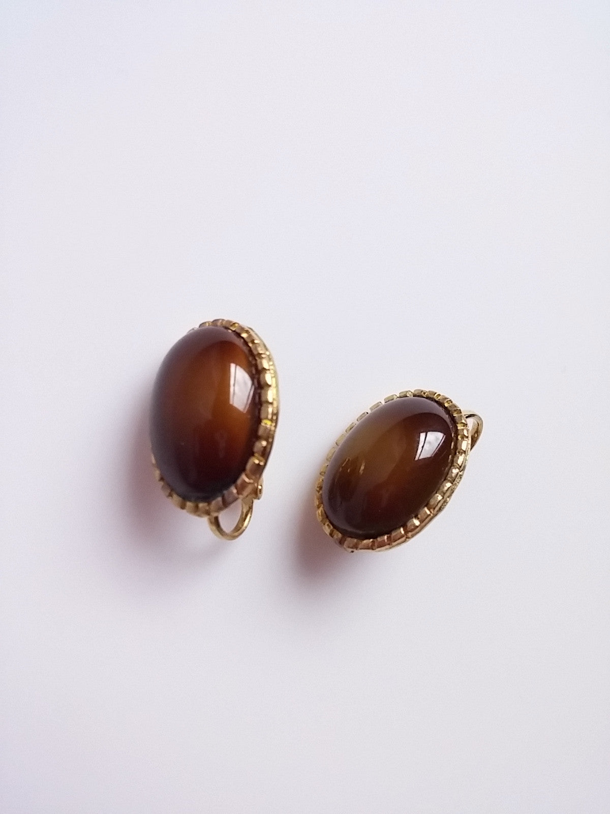 Vintage Earrings Oval Shaped Brown Center Stone - Dirty 30 Vintage | Vintage Clothing, Vintage Jewelry, Vintage Accessories
