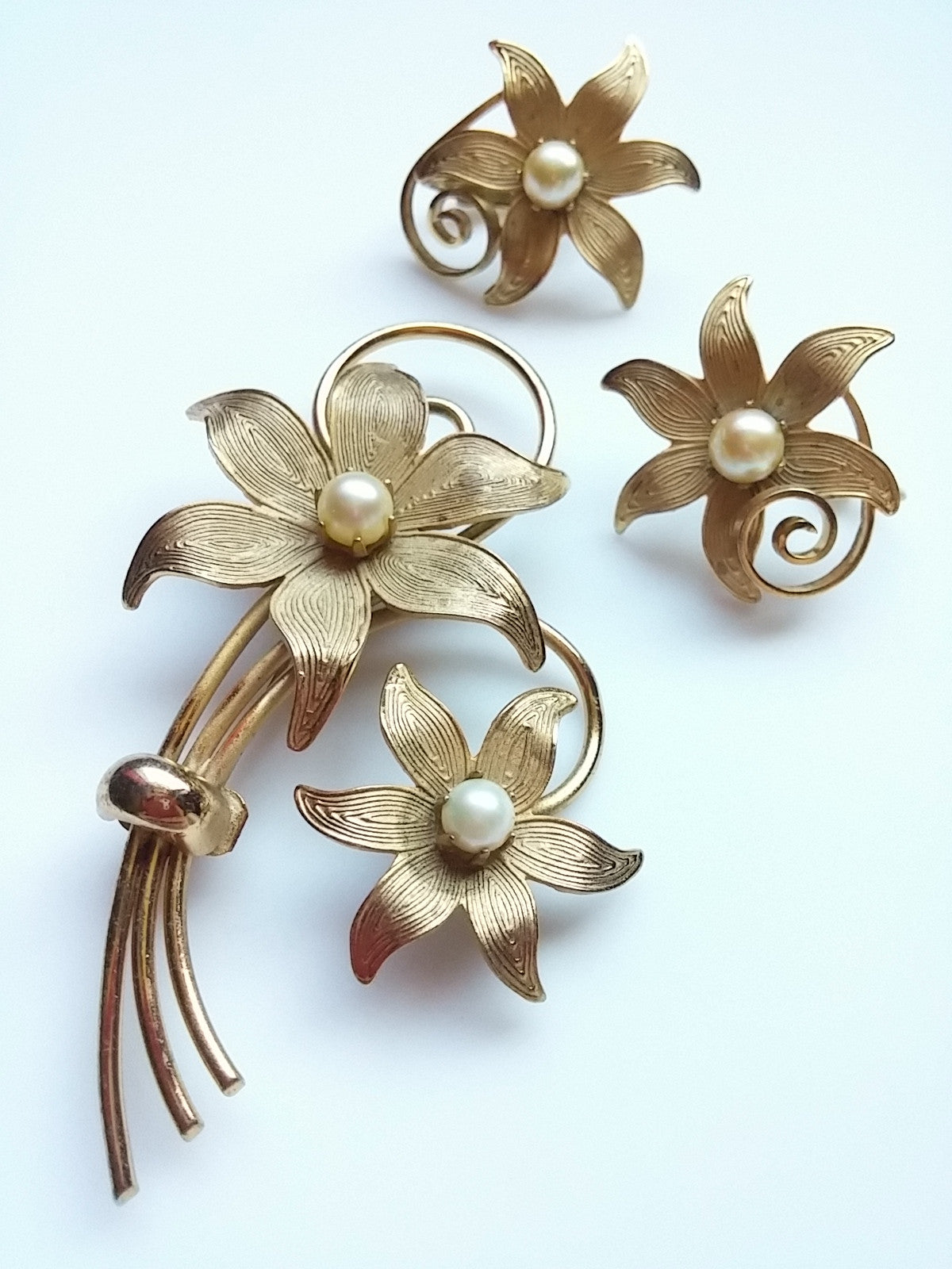 Vintage STAR Flower Brooch and Earring Set Gold Tone Pearl Accent Clip Back - Dirty 30 Vintage | Vintage Clothing, Vintage Jewelry, Vintage Accessories