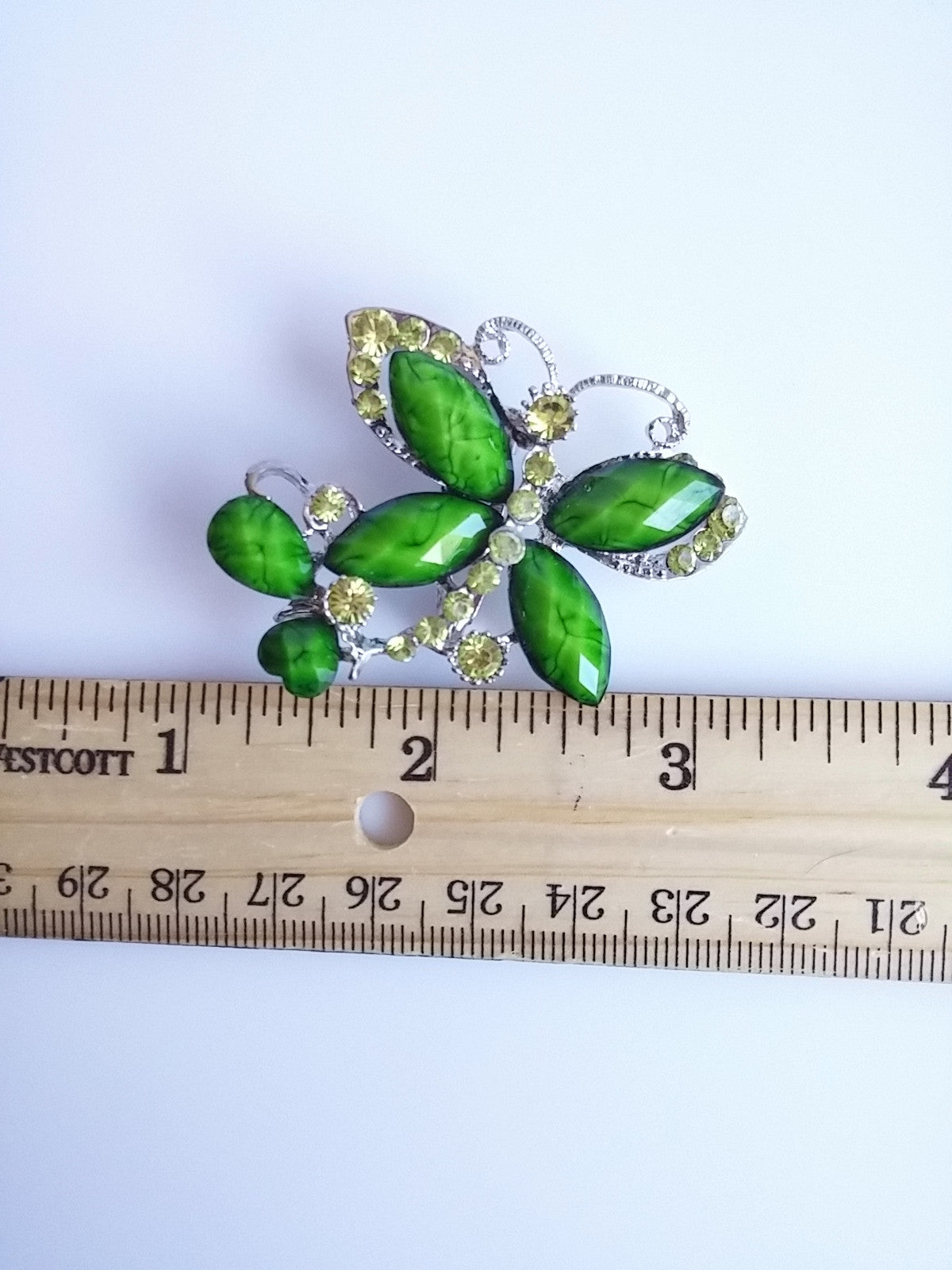 Sweet Butterfly Brooch Green Green Facet Cut Wing Accent w/ Peridot Colored Rhinestone - Dirty 30 Vintage | Vintage Clothing, Vintage Jewelry, Vintage Accessories