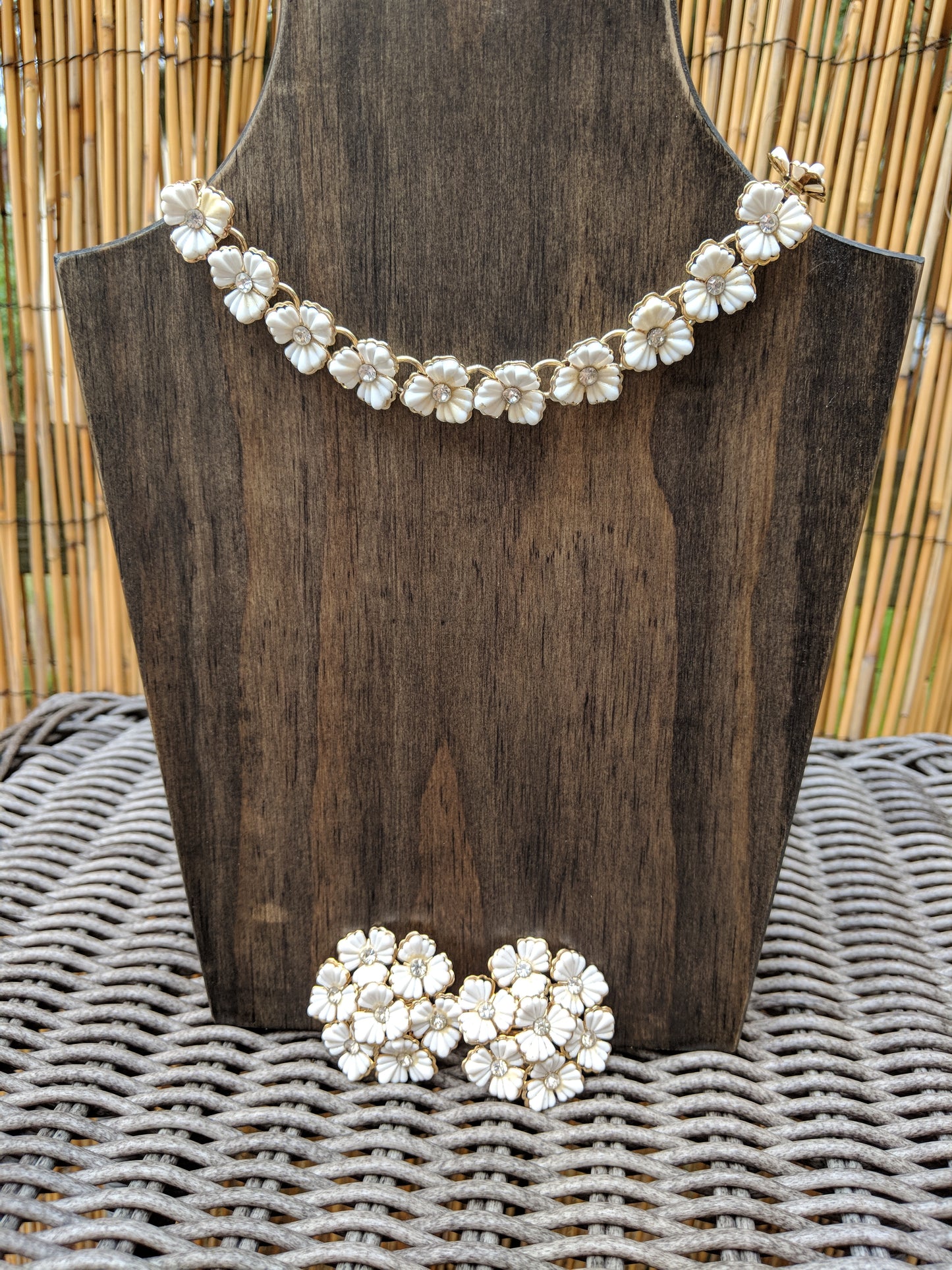 Vintage Necklace white Flowers & Earring Set