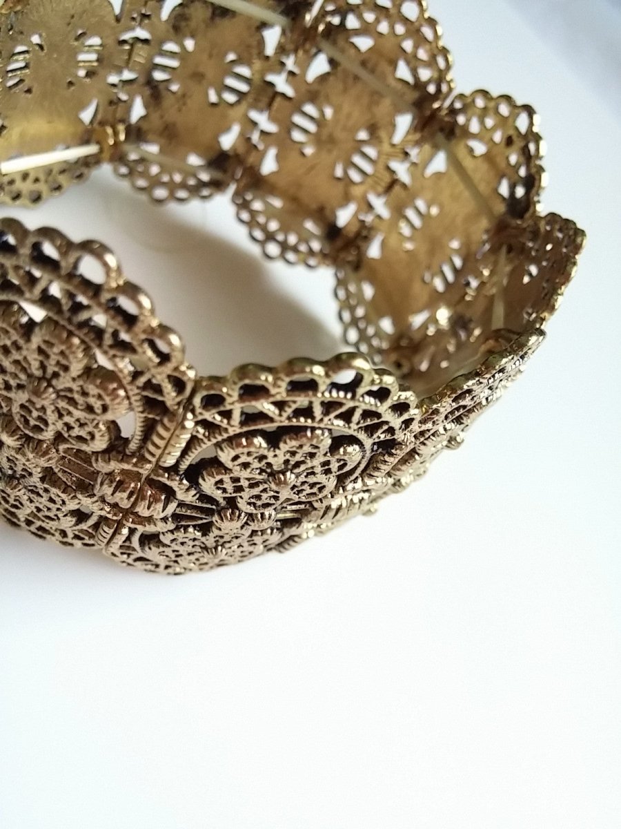 Antiqued Gold Bracelet - Expandable Gold Tone Rectangle Filigree Links - Dirty30 Vintage