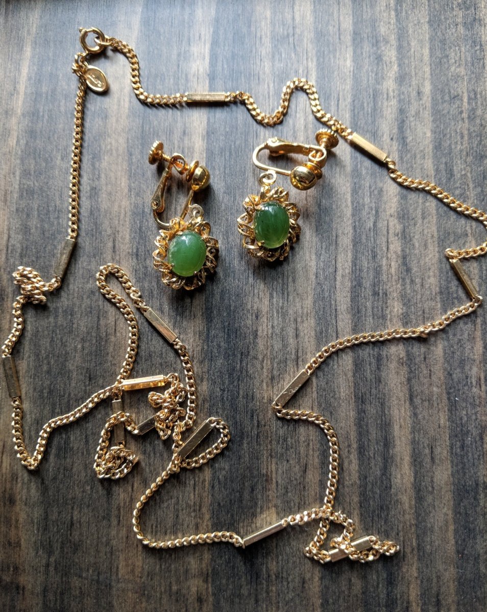 Avon 30" Necklace and Coordinating Earrings - Dirty30 Vintage