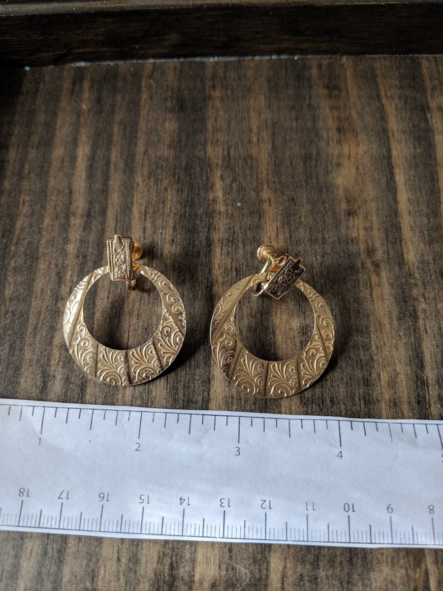 Gold Tone Textured Hoop Dangle Clip Earrings - Dirty30 Vintage