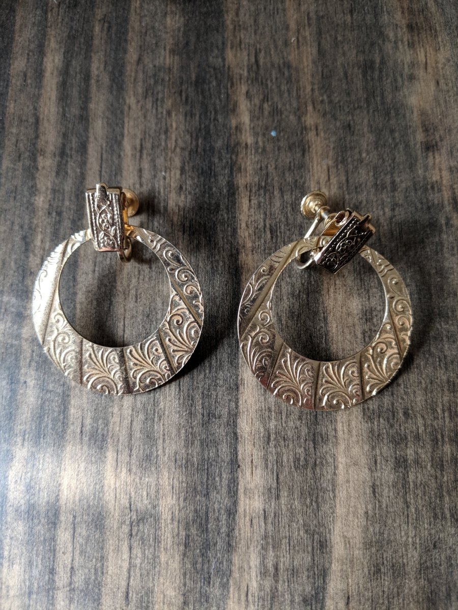 Gold Tone Textured Hoop Dangle Clip Earrings - Dirty30 Vintage