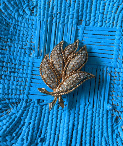 Hattie Carnegie Leaf Brooch - Dirty30 Vintage
