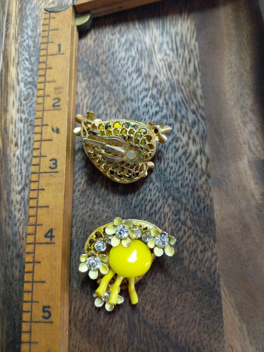 "Robert" signed Yellow Clip Earrings - Dirty30 Vintage