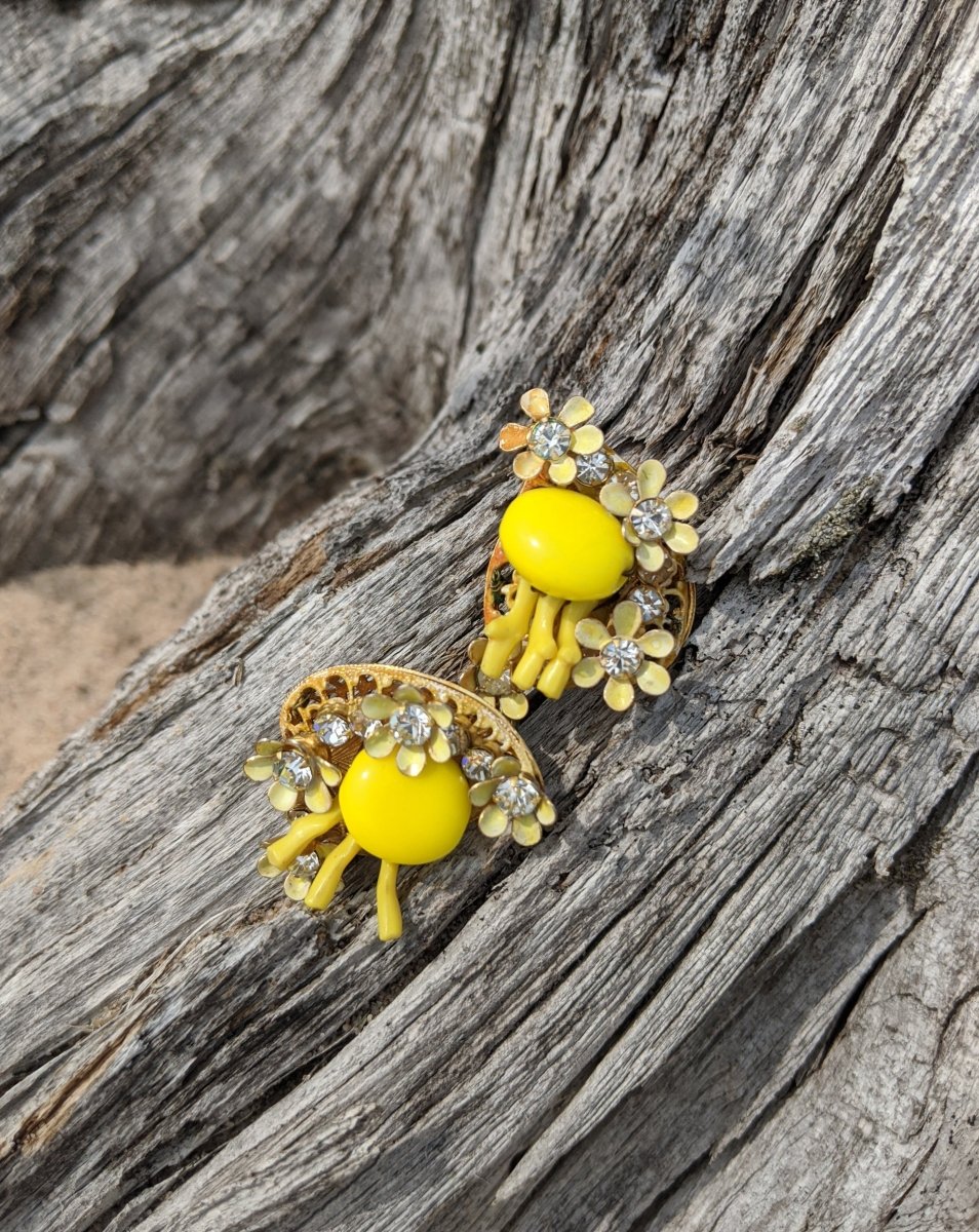 "Robert" signed Yellow Clip Earrings - Dirty30 Vintage