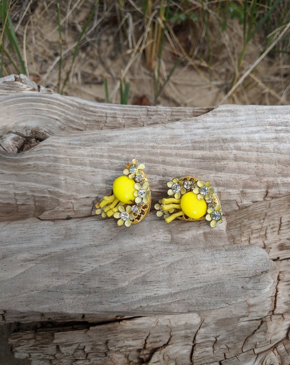 "Robert" signed Yellow Clip Earrings - Dirty30 Vintage