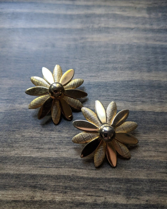 Sarah Coventry Daisy Earrings - Dirty30 Vintage