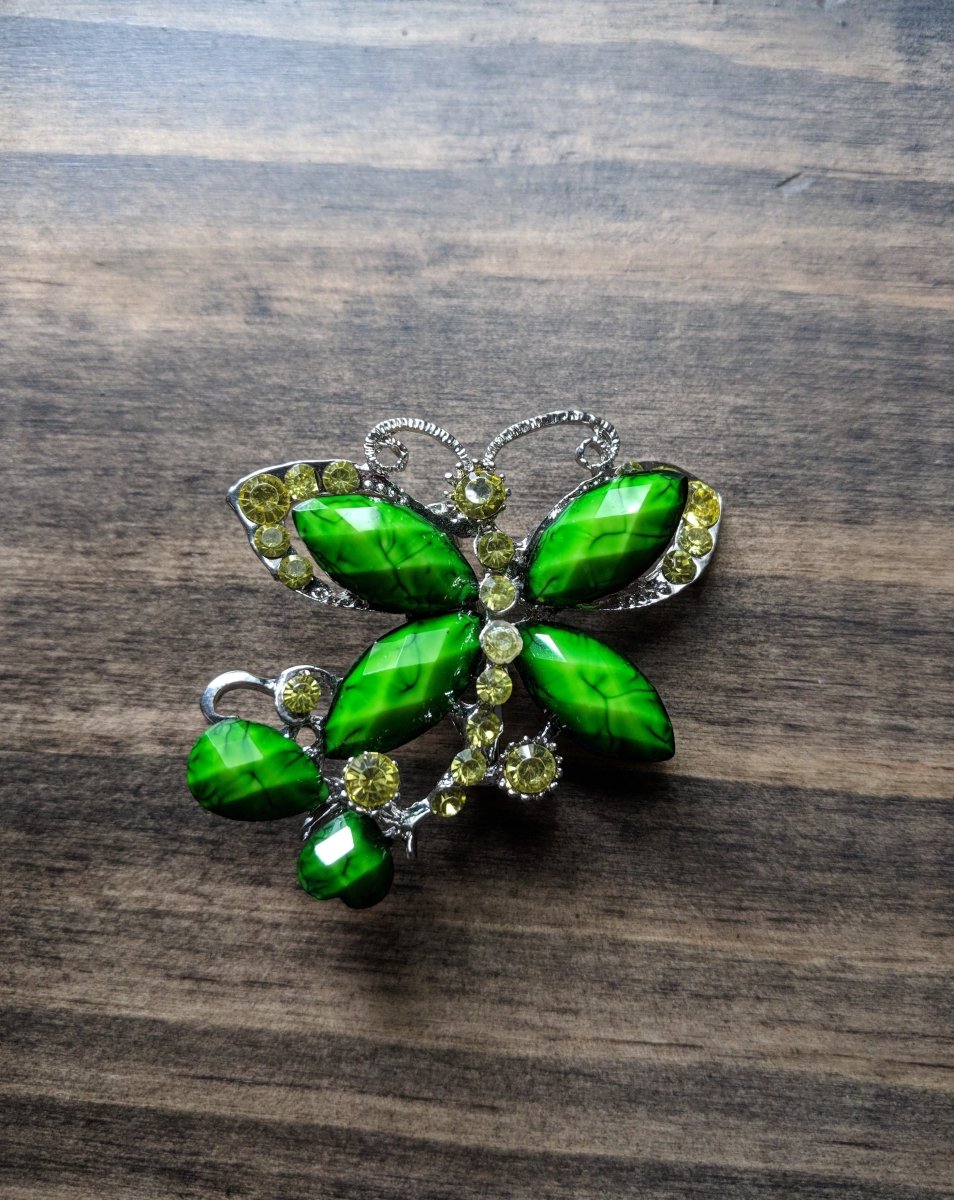 Sweet Butterfly Brooch Green Green Facet Cut Wing Accent w/ Peridot Colored Rhinestone - Dirty30 Vintage