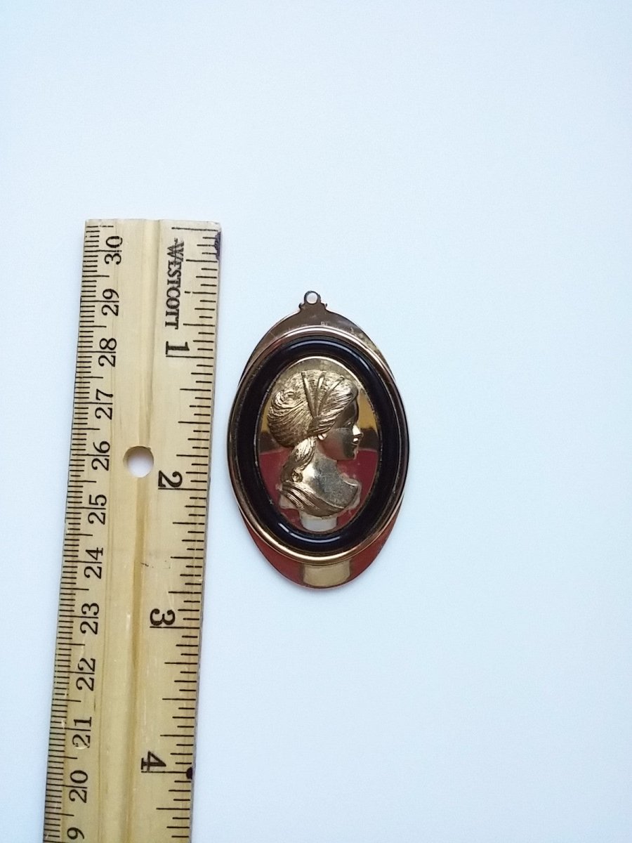 Vintage 70s Avon Large Silhouette Cameo Pendant - Dirty30 Vintage