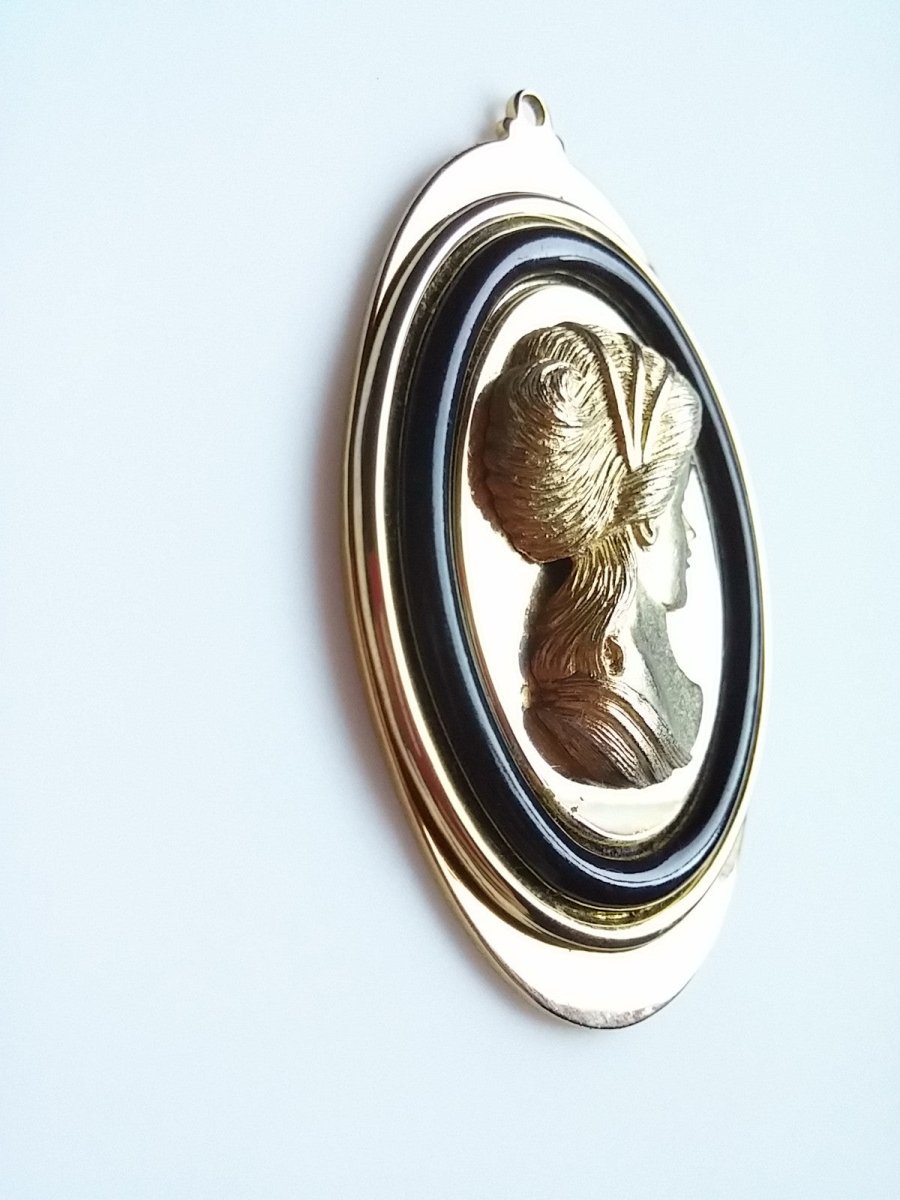 Vintage 70s Avon Large Silhouette Cameo Pendant - Dirty30 Vintage