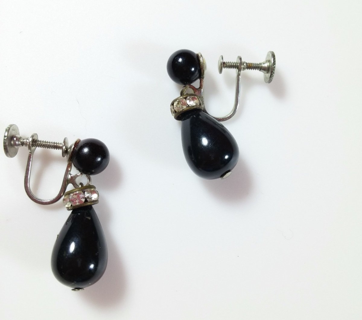 Vintage Art Deco Earrings Black Tear Drop Dangle Screw Back Rhinestone Accent - Dirty30 Vintage