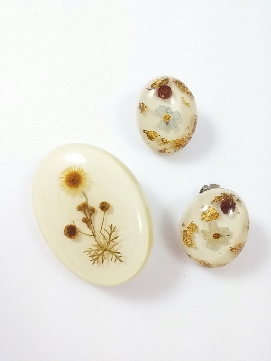 Vintage Brooch and Earring Set Clear Lucite w/ Dried Flowers Pin & Clip Earrings - Dirty30 Vintage