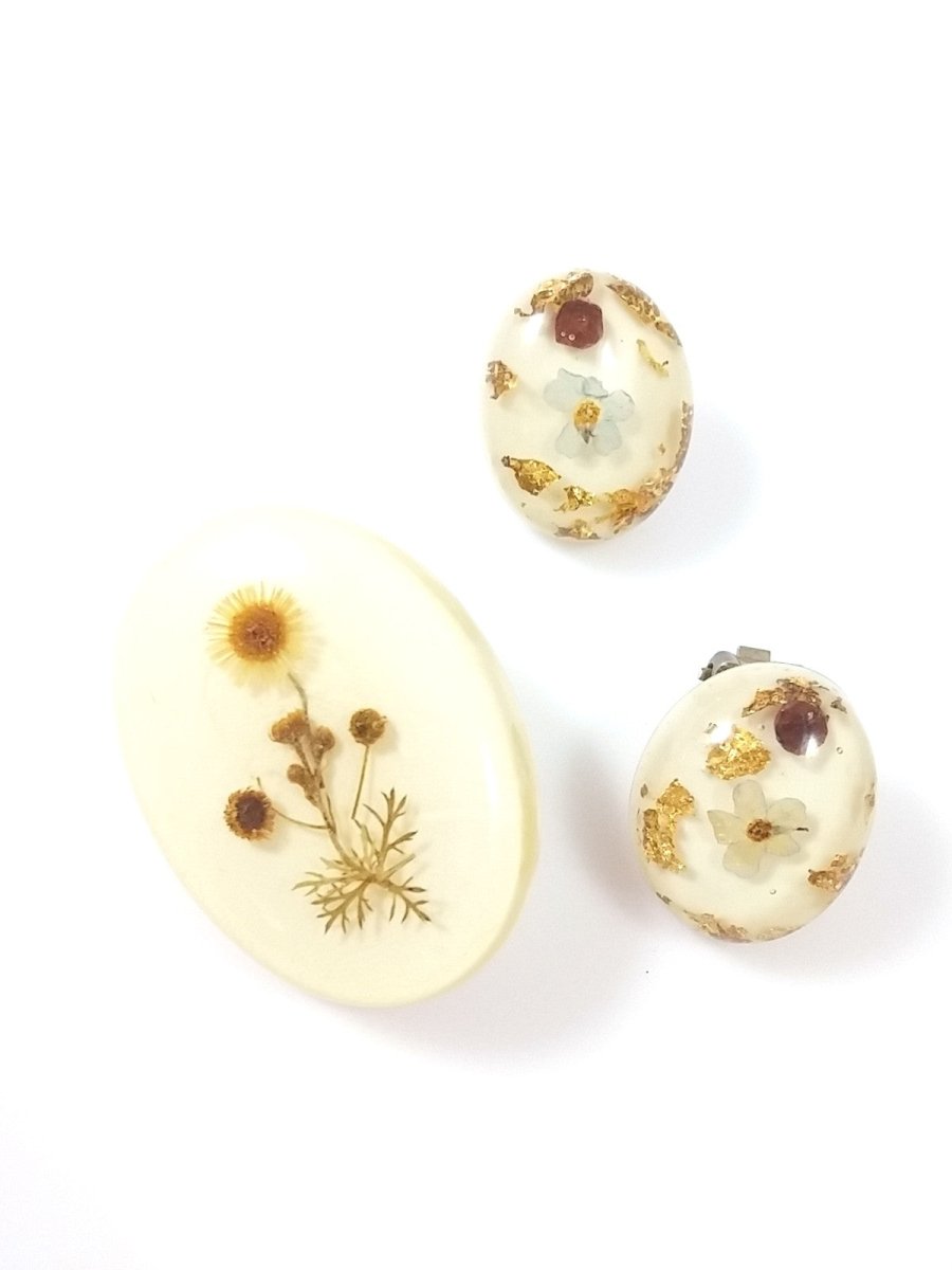 Vintage Brooch and Earring Set Clear Lucite w/ Dried Flowers Pin & Clip Earrings - Dirty30 Vintage