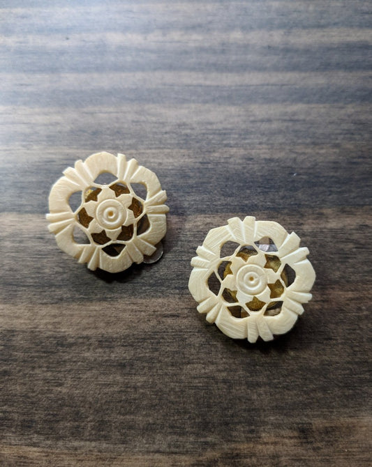 Vintage Carved Flower Earring - Dirty30 Vintage