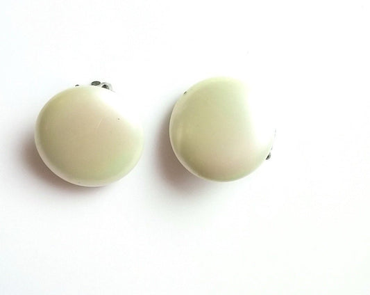 Vintage Pearlized Lisner Button Ivory Earrings Clip Back - Dirty30 Vintage