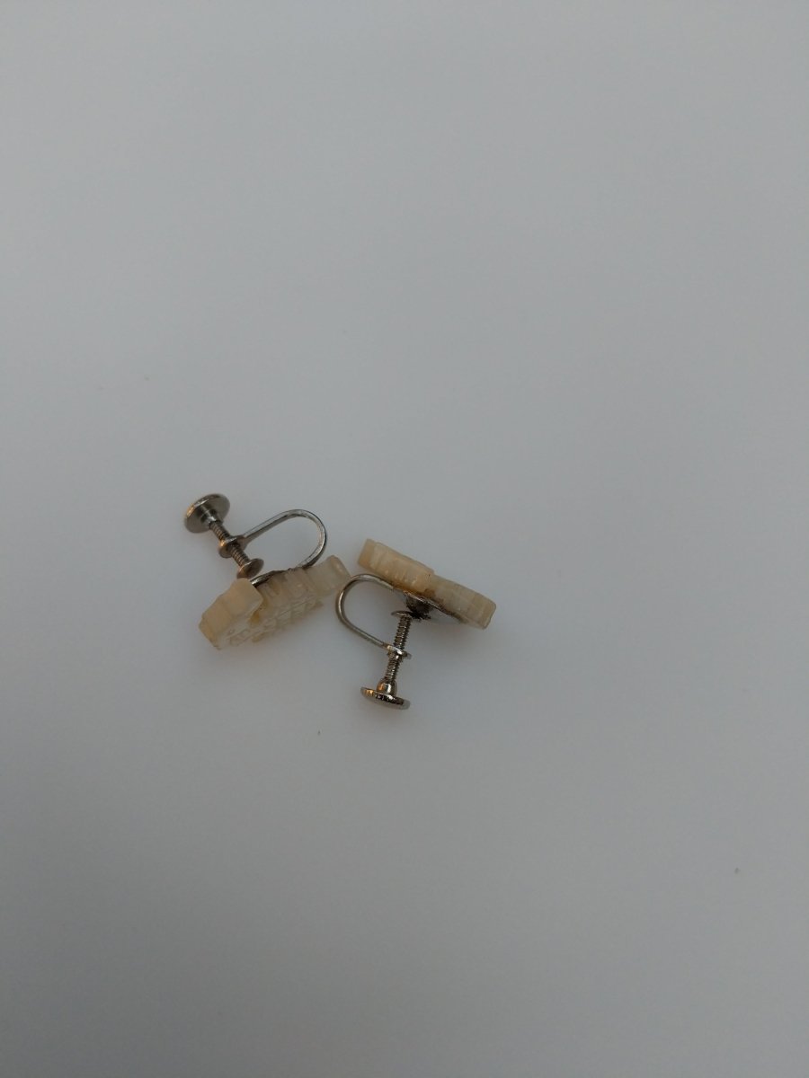 Vintage Seahorse Carved Shell Earrings - Dirty30 Vintage