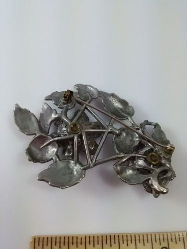 Vintage Silver Tone Brooch Large Leaf Floral Motif Pink Center Stones - Dirty30 Vintage