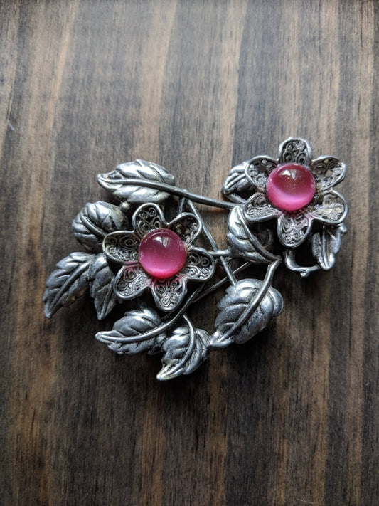 Vintage Silver Tone Brooch Large Leaf Floral Motif Pink Center Stones - Dirty30 Vintage