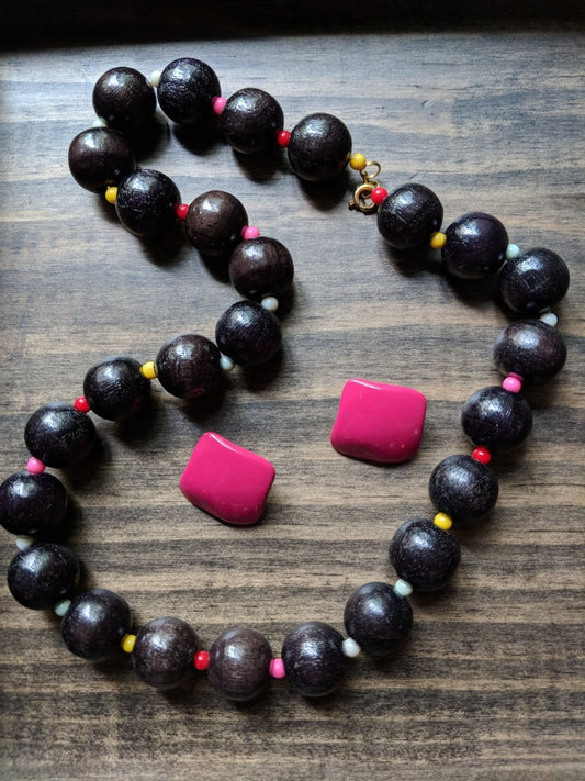 Vintage Wood and Plastic Beaded Necklace w/ Bergere Hot Pink Earrings - Dirty30 Vintage